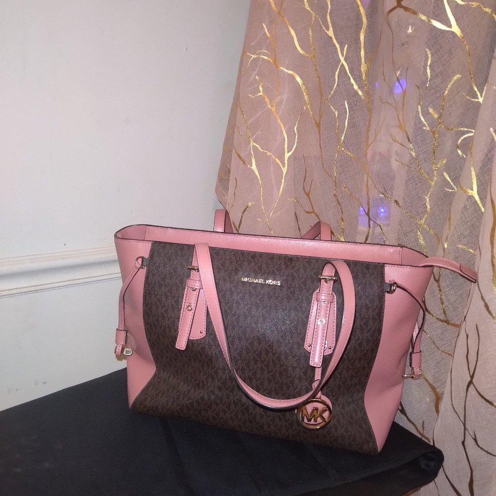 Signature Voyager Multi-Function Large Tote